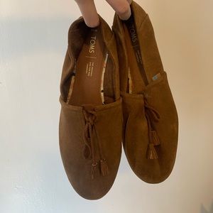 Tom’s Brown Slip-Ons